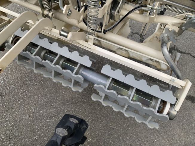 田植機 YR4S-RZ 写真２